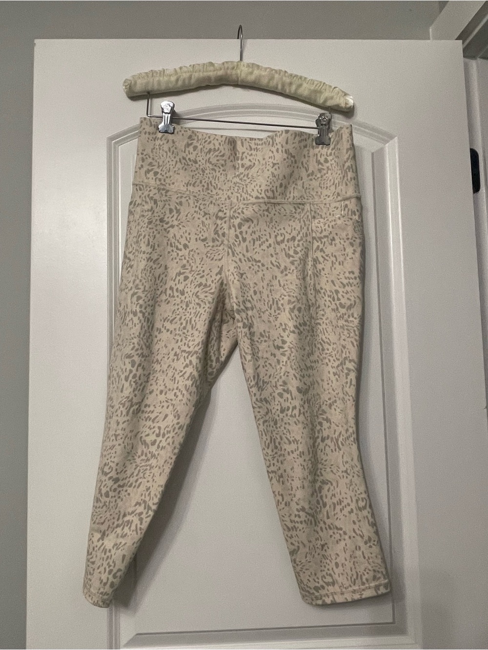 Pocket II Capri Legging Liquid Petal Chantilly Cream L Activewear